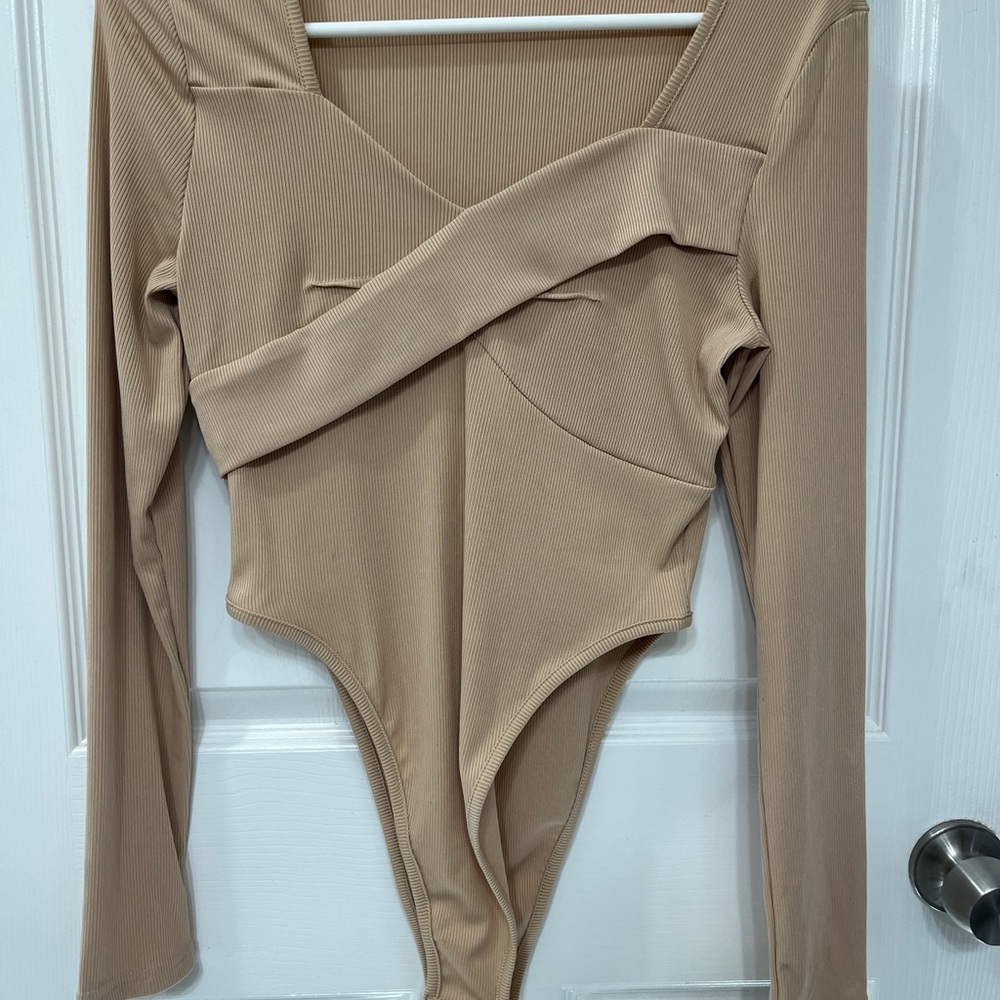 SHEIN Women’s Medium Tan Long Sleeve Bodysuit